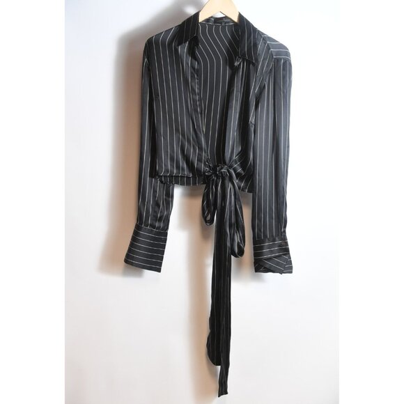 Carolina Herrera 100% Silk Wrap Top Blouse in Black Pinstripe Size 8 Work Office - Picture 1 of 13